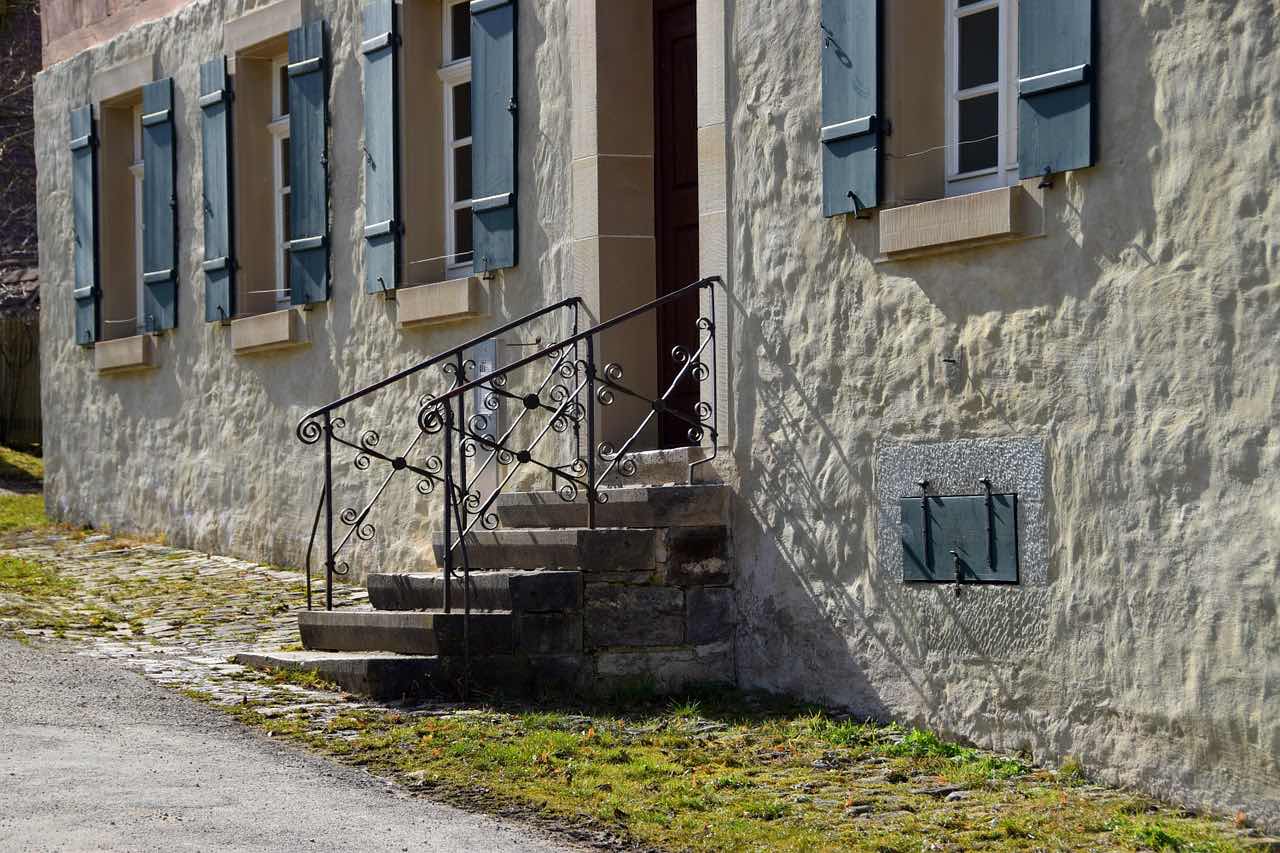 Betontreppe für den Eingang